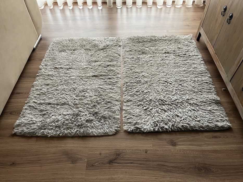 Tapetes cinzentos de pêlo alto