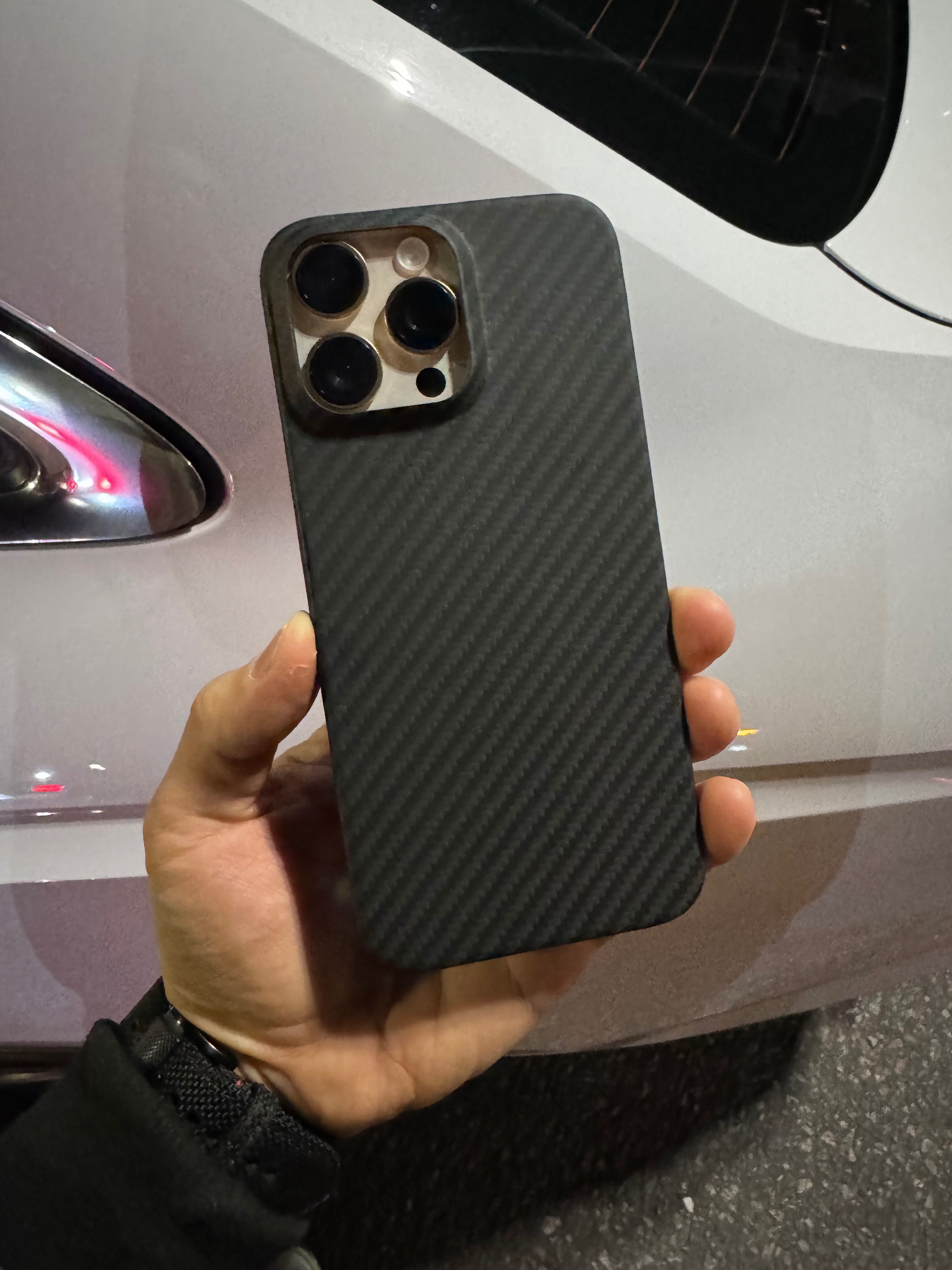 Ультратонкий карбоновый чехол iPhone 16 Pro Max