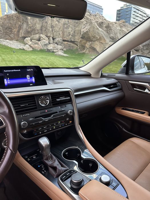 Lexus RX 2019 (карамельный салон)