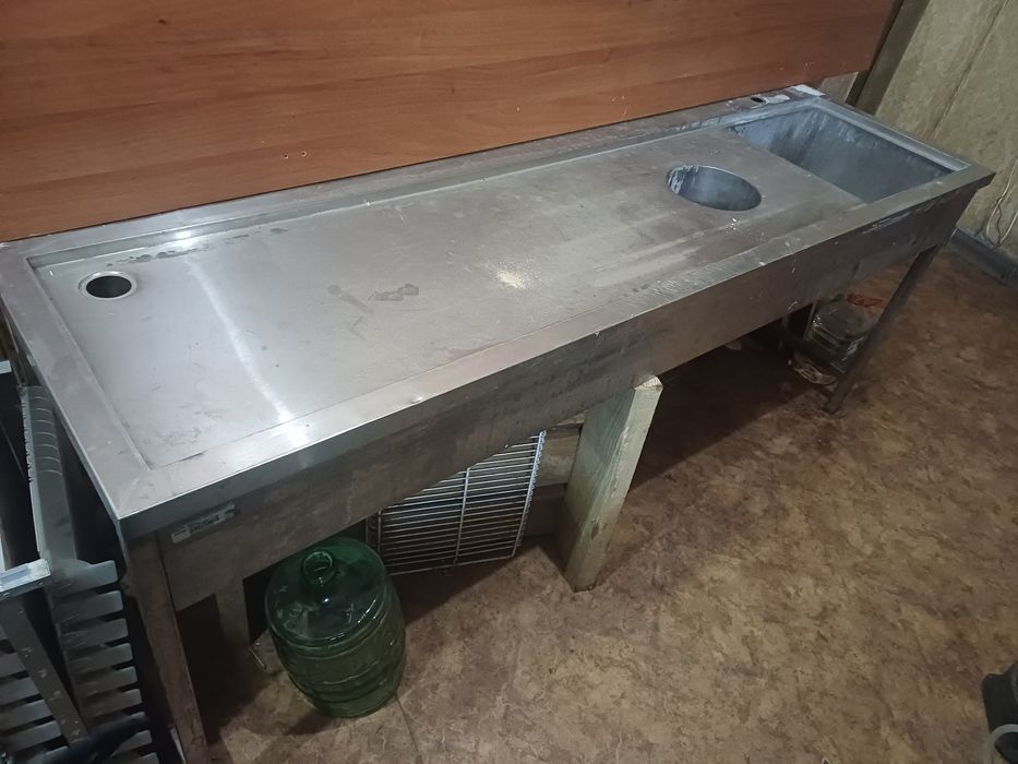 Стіл розделочний з мойкою з нержавейки