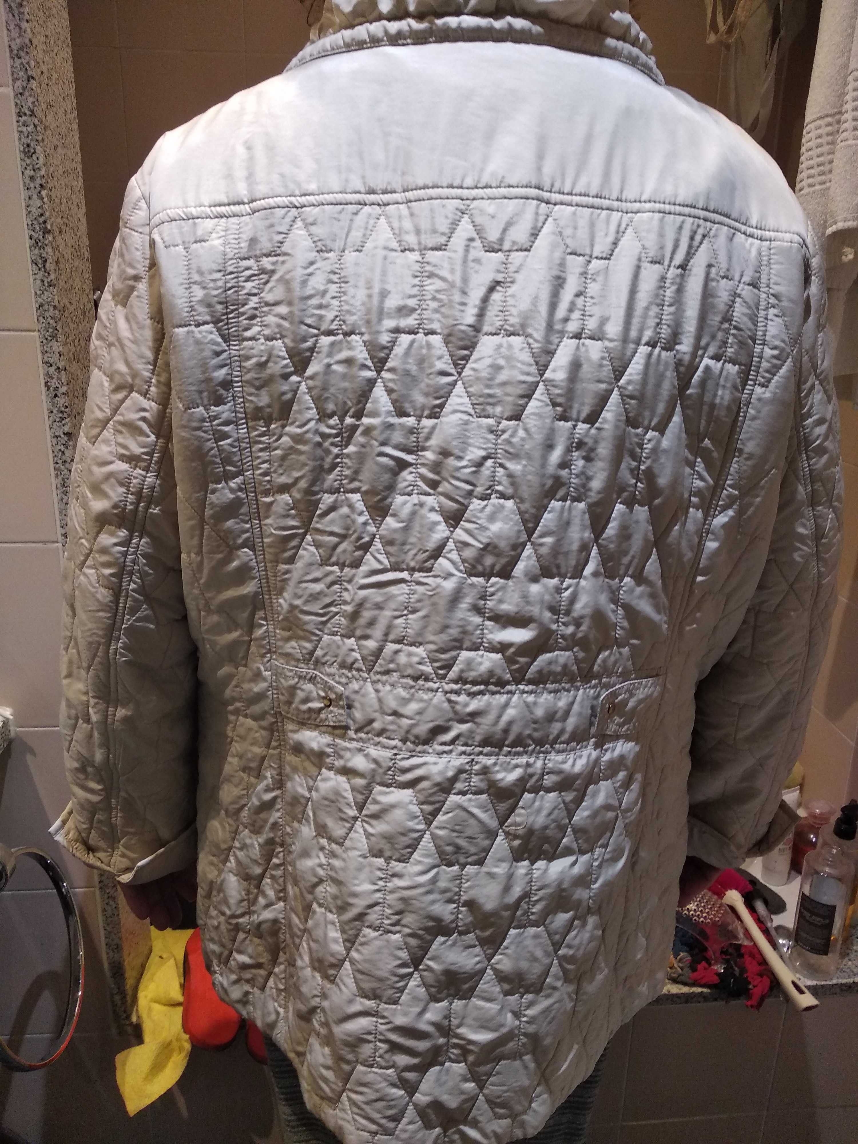 Куртка женская светло-бежевая размер 54 XL, б/у