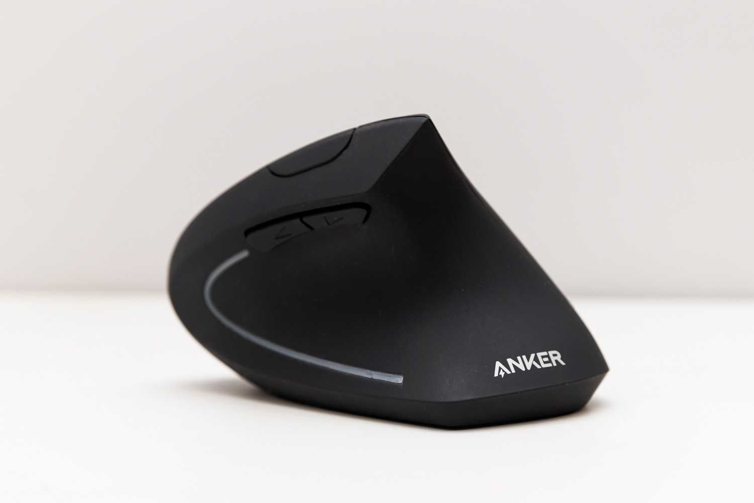 Bezprzewodowa, pionowa, ergonomiczna mysz optyczna Anker 2.4