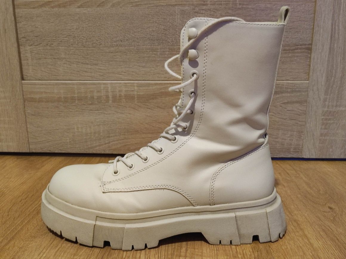 Buty zimowe glany botki męskie beżowe Bershka rozmiar 42