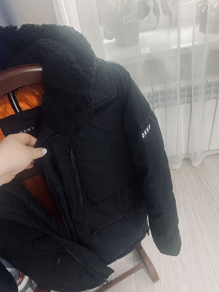 Зимня куртка чоловіча DNKY оригінал