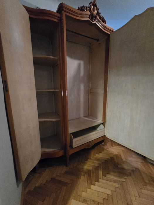 Szafa antyk, zdobiona