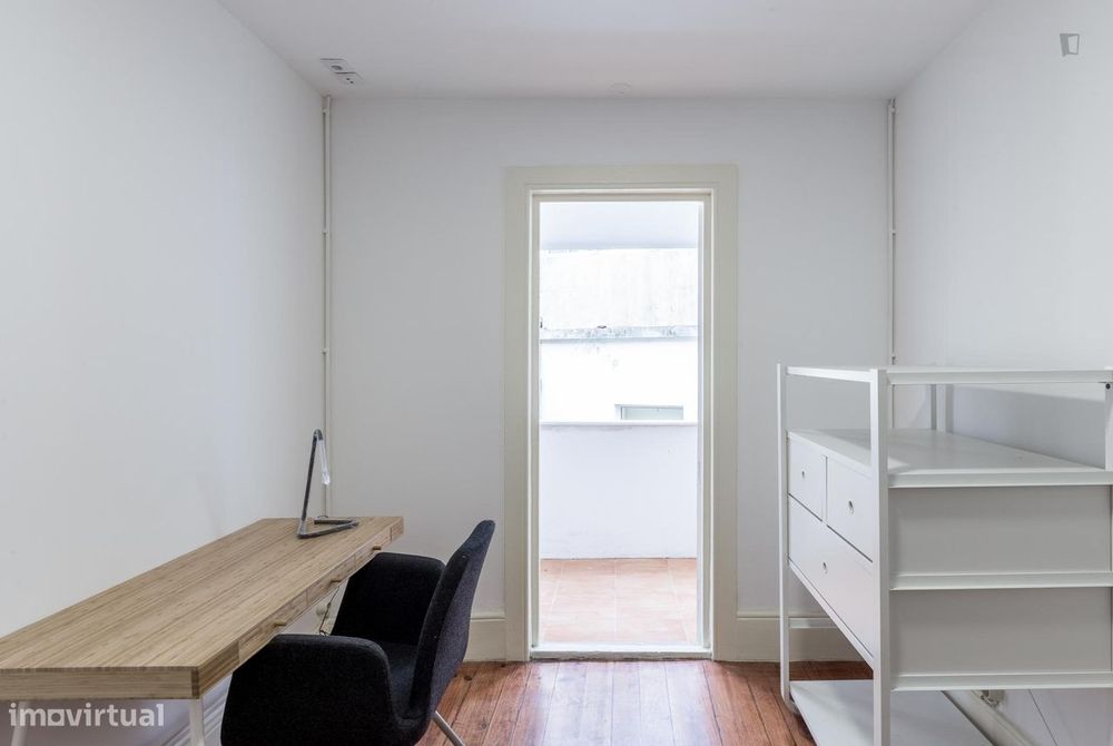 56575 - Quarto5 - com cama de solteiro, com...