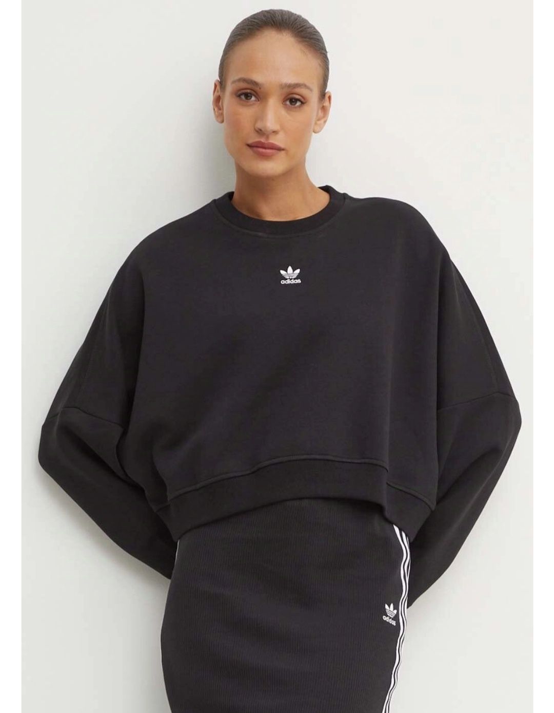 Кофта adidas Originals
жіноча колір чорний однотонна IW0953