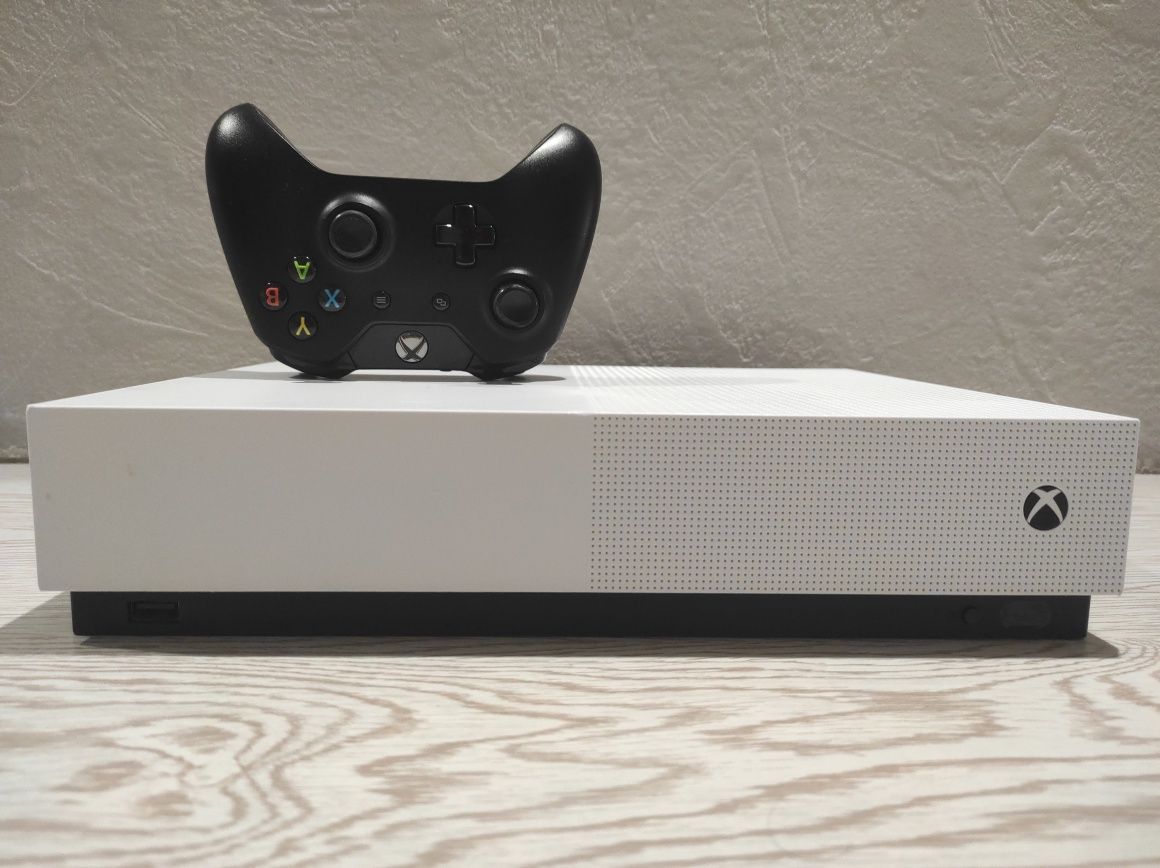 Xbox One S Digital Еdition 1Tb + Геймпад