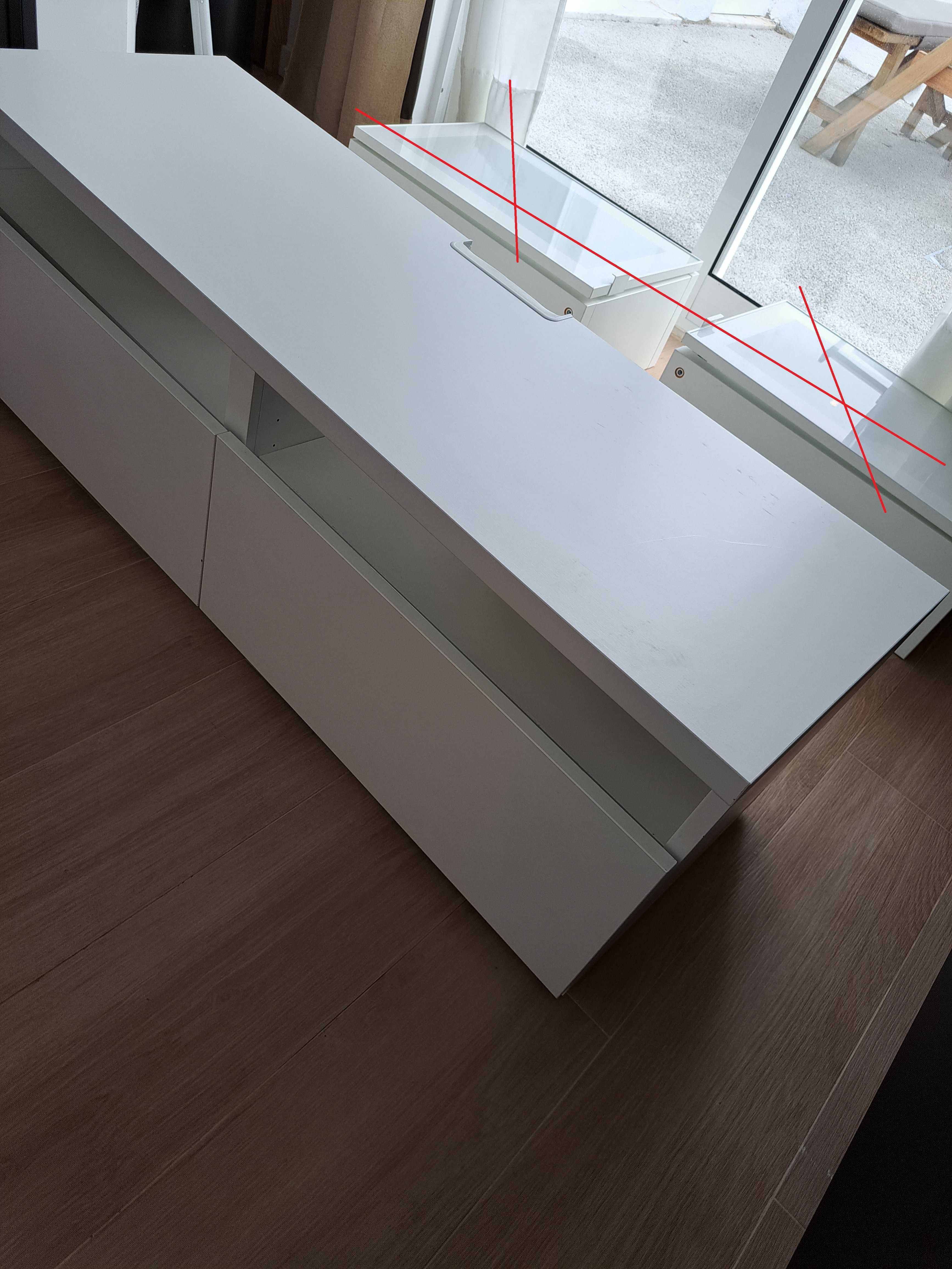 Movél + Tampo Vidro de TV BESTA IKEA