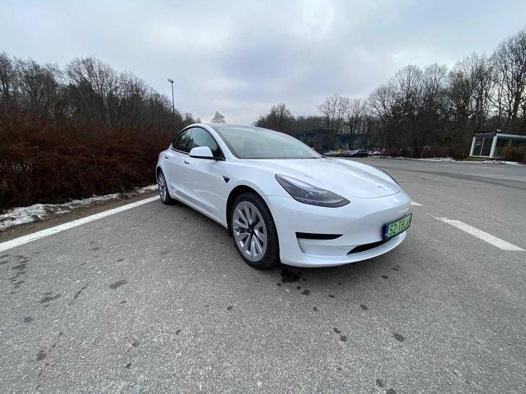 TESLA 3  2022 wnętrze All Blac Partial elektryk wynajem Śląsk