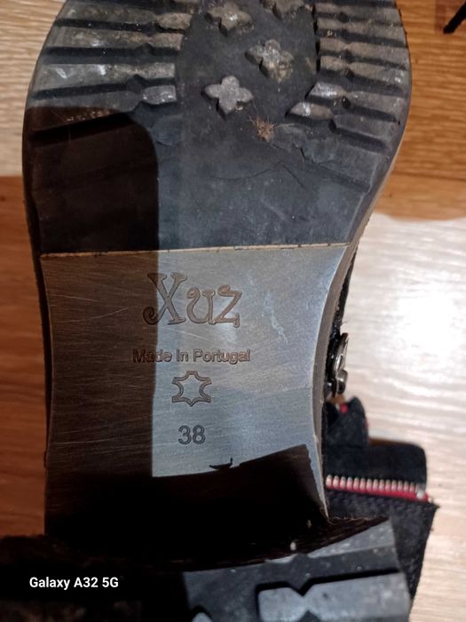 Par de botins de camurça da Xuz