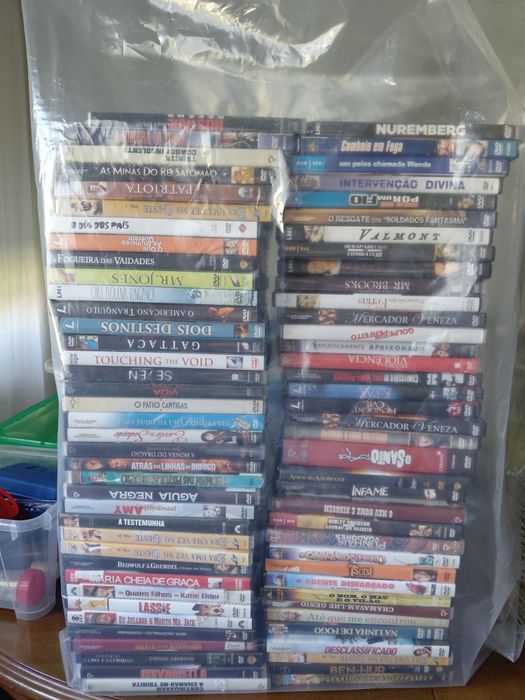 Lote de 75 DVDs variados
