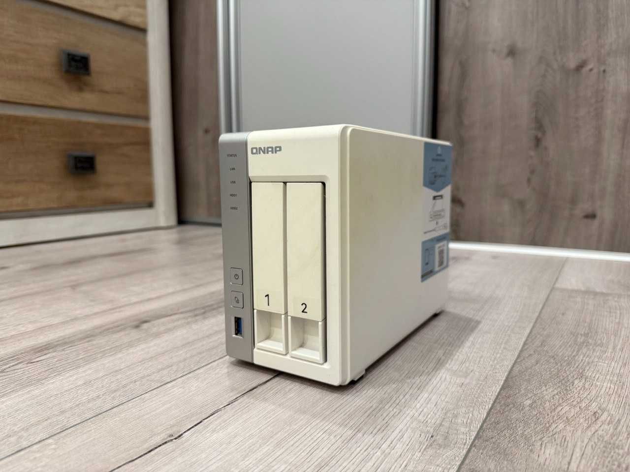 QNAP D2 - NAS, 2 x 3.5/2.5 HDD, 1Gb RAM, 2 x 1 Gb Ethernet
