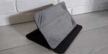 Czarny pokrowiec na tablet