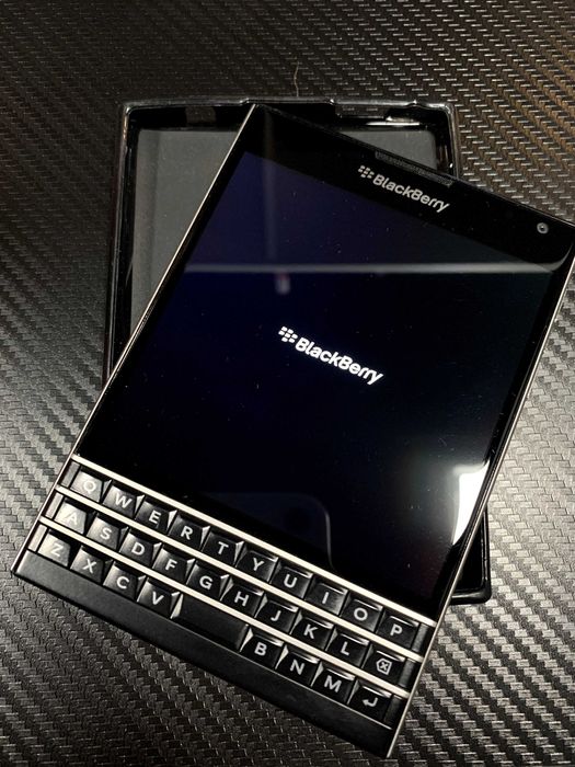 BlackBerry Passport - stan idealny