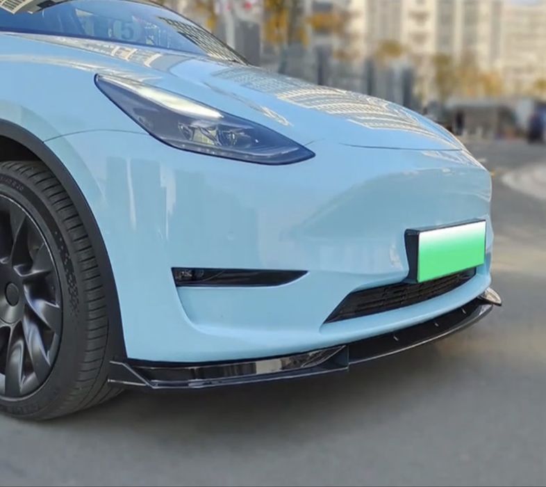 Губа, сплітер переднього бампера чорний глянець Tesla модел Y
