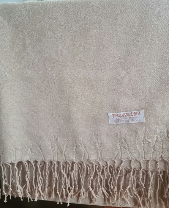 Okazja. Nowa cena. Piękny szal z mieszanki jedwabiu i kaszmiru.