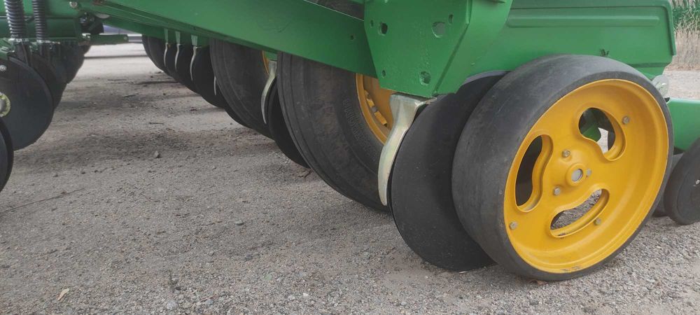 Продам сівалку John Deere 7000 як Нова.