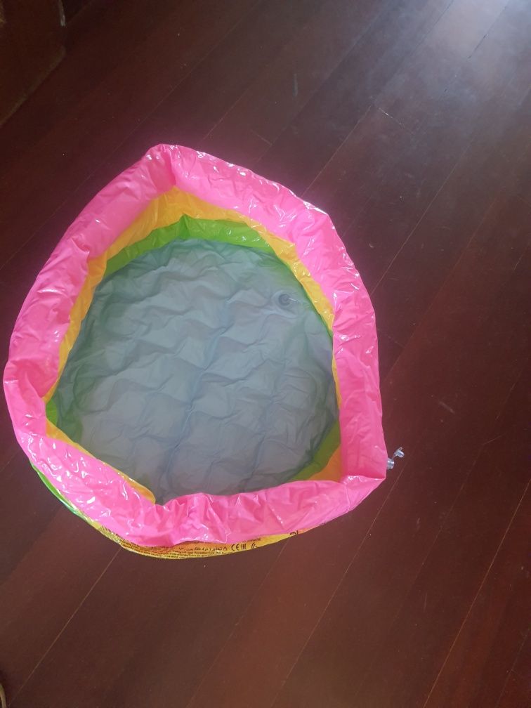 Piscina insuflável de bebé como nova