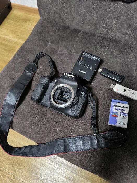 Продам Canon EOS 7D — цифровой зеркальный фотоаппарат