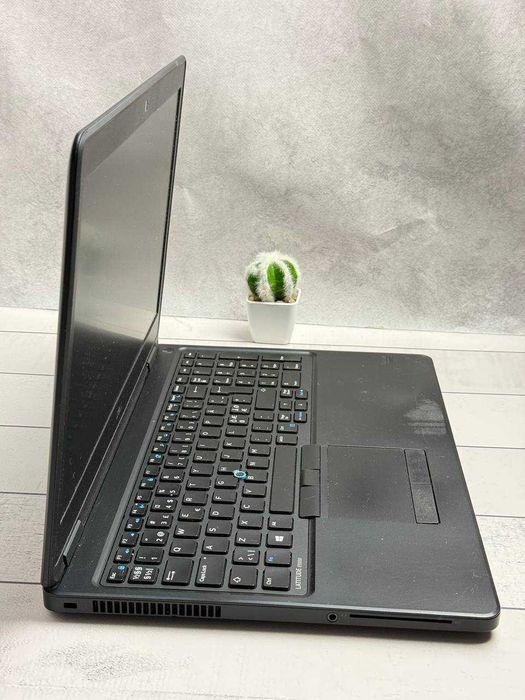Dell 5550 i3-5010 8ram ssd 120 15.6