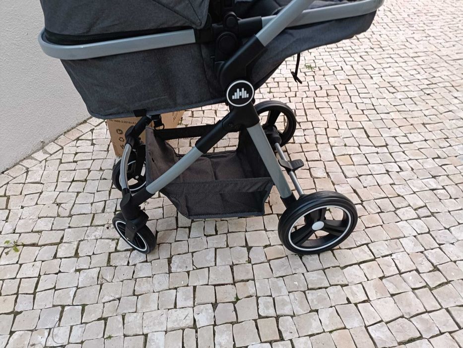 Carrinho de bebé novo