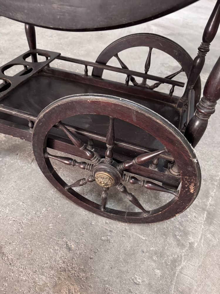 Carrinho de chá de madeira