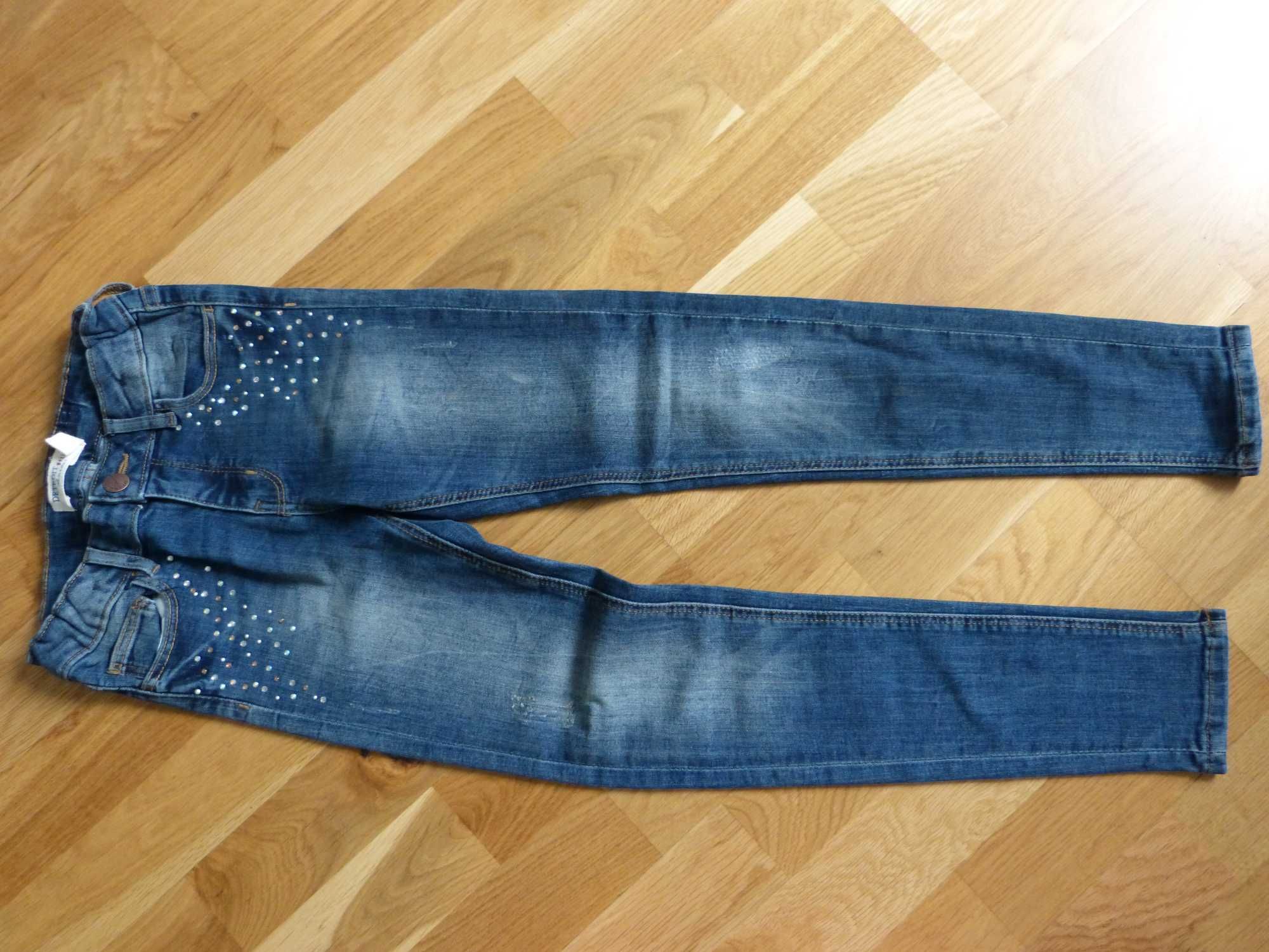 4 pary spodni jeansowych na 140 cm