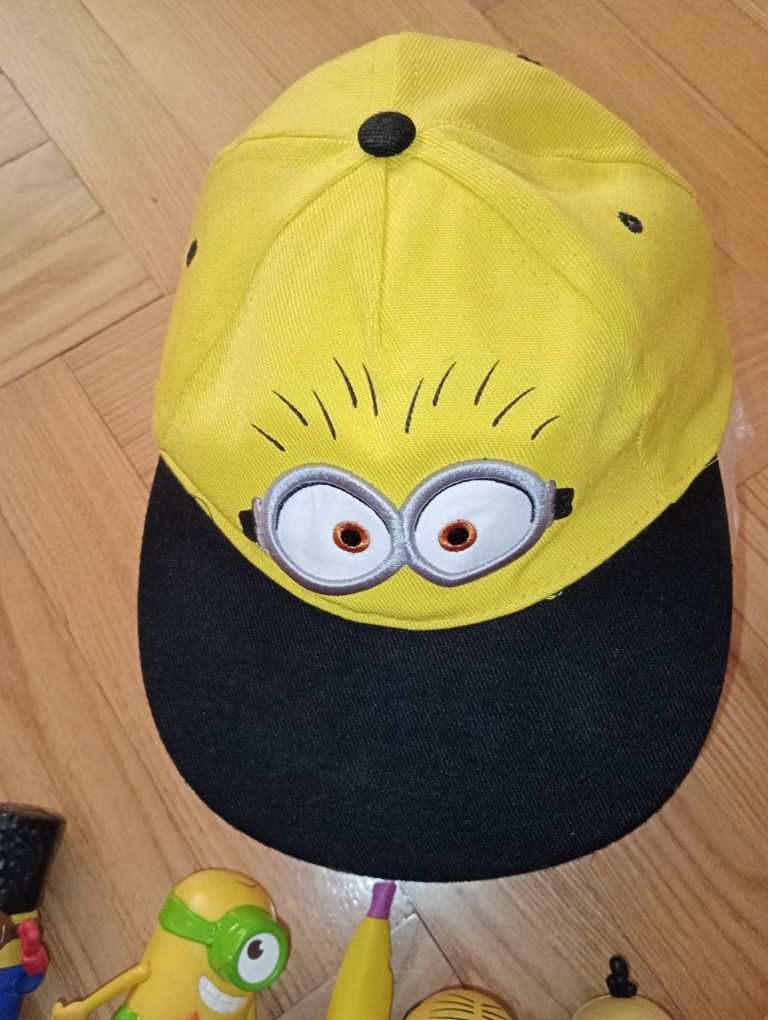 Minionki kolekcja figurek plus czapka