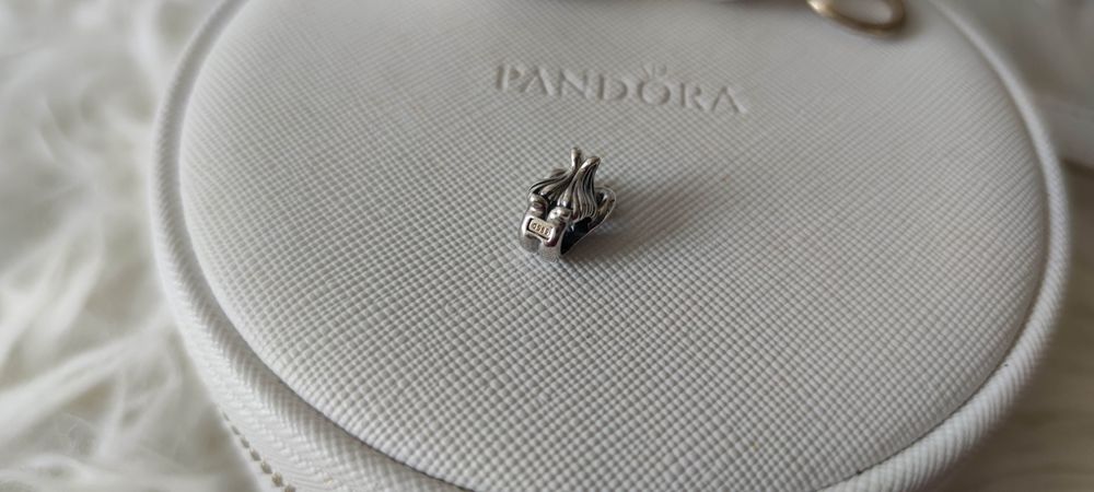 Pandora charms moments Łabedzie i serce 799315C00