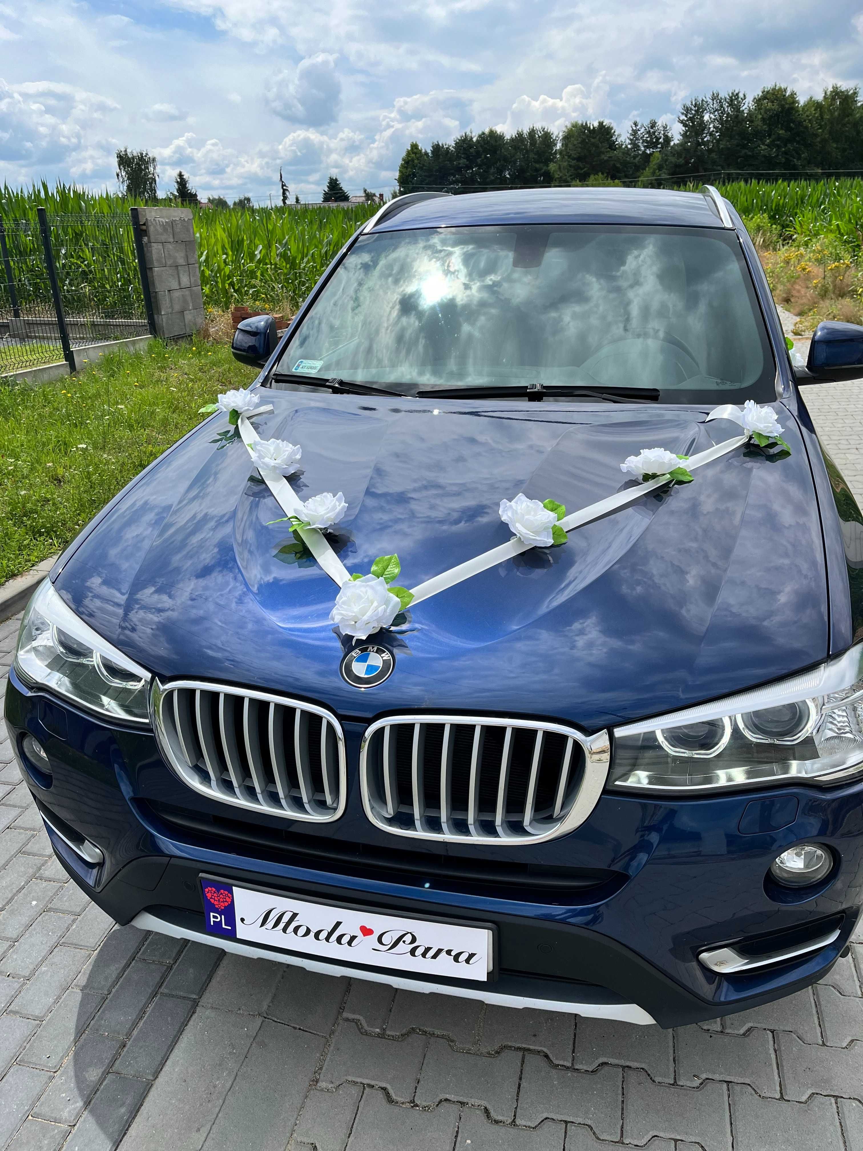 V dekoracja ślubna samochodu na samochód auto do ślubu róże szarfa