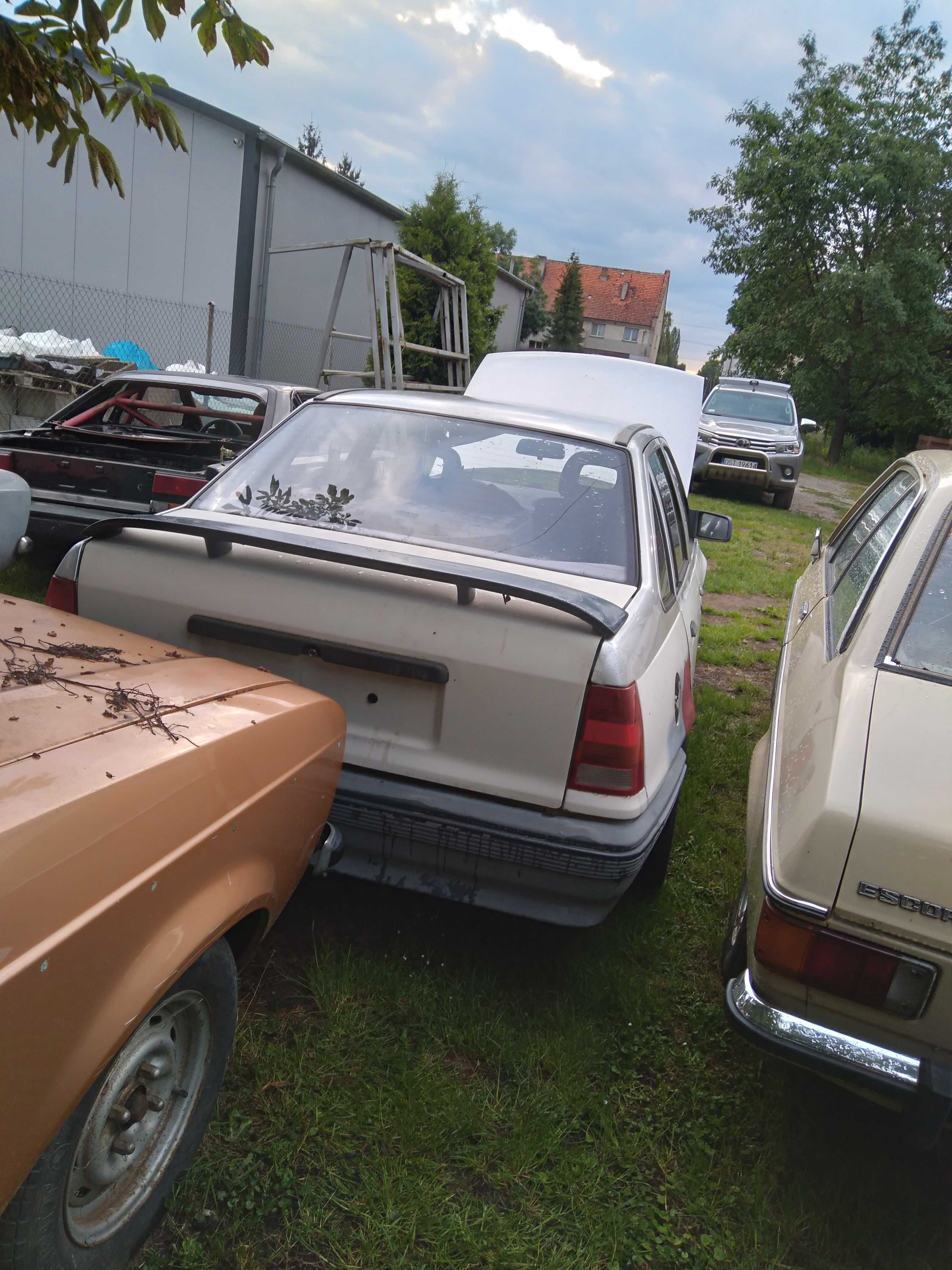 Opel Kadett GT GSI E 2.0 16v c20xe zderzak części