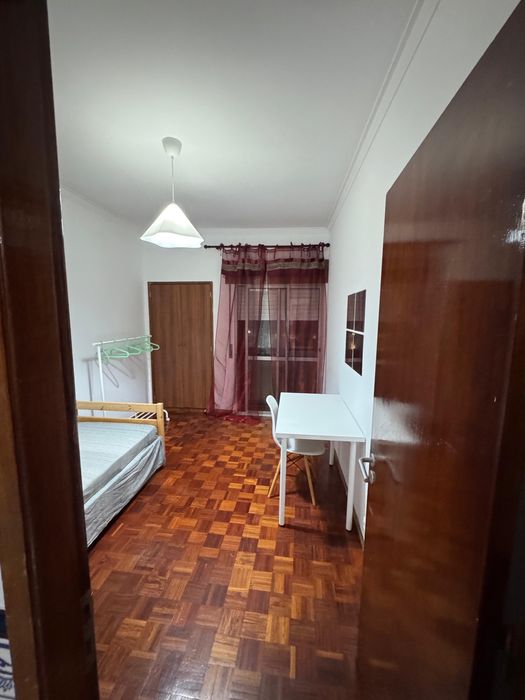 Arrenda-se quarto em Corroios