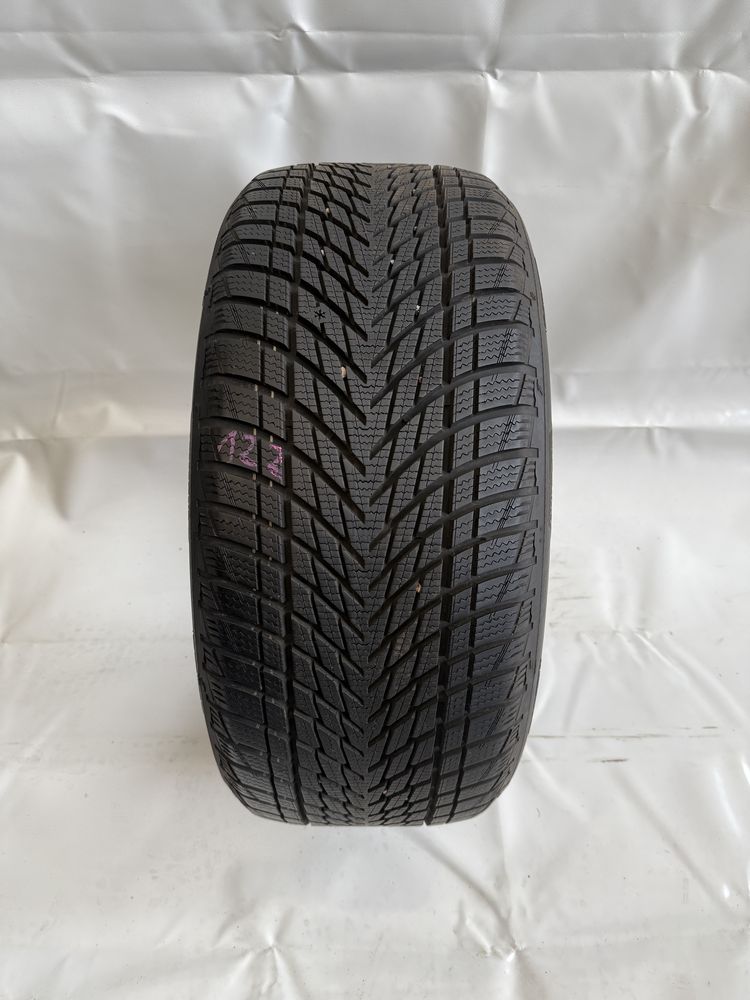 235/40/18 Goodyear UltraGrip Performance 3 95V 2023R (122)