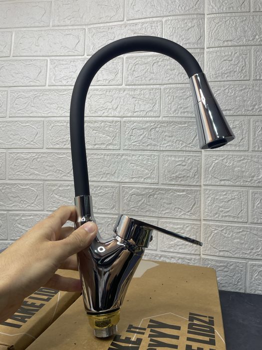 Кухонний змішувач з гнучким виливом — білий, сірий або чорний
