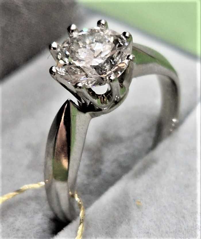 Pierścionek z brylantem 1,2 ct
