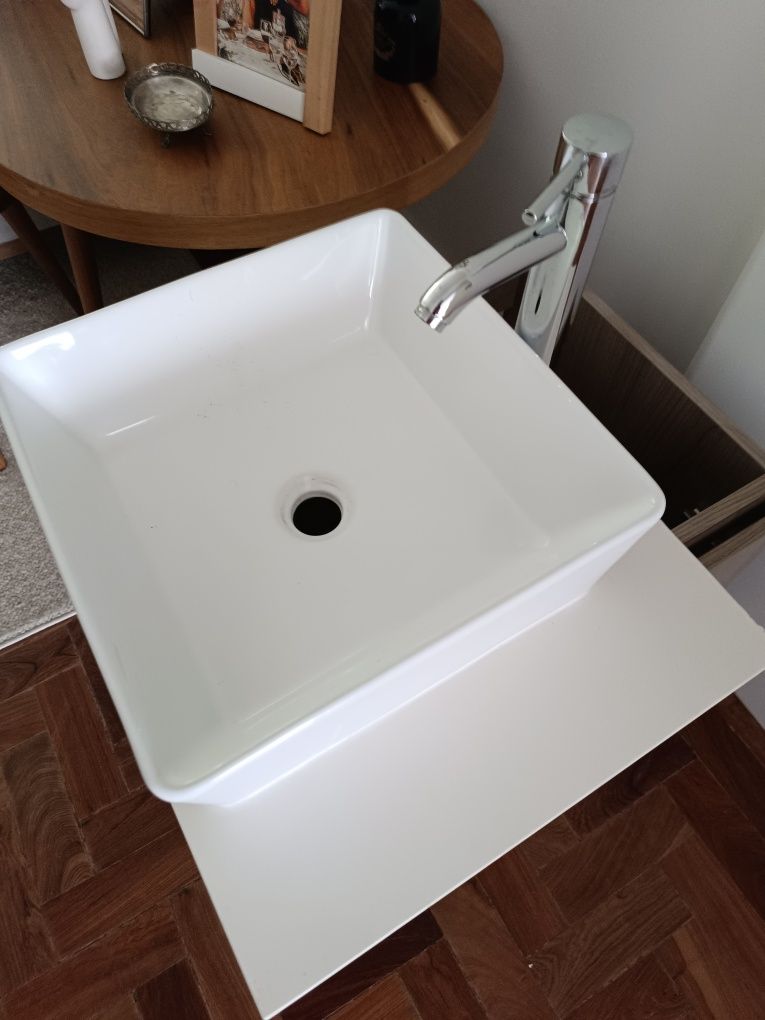 Móvel WC lavatório 60cm + torneira
