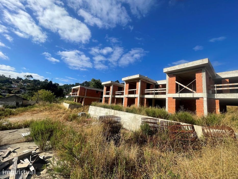 Venda de loteamento construção 20 moradias (4 já estão em bruto)Loures