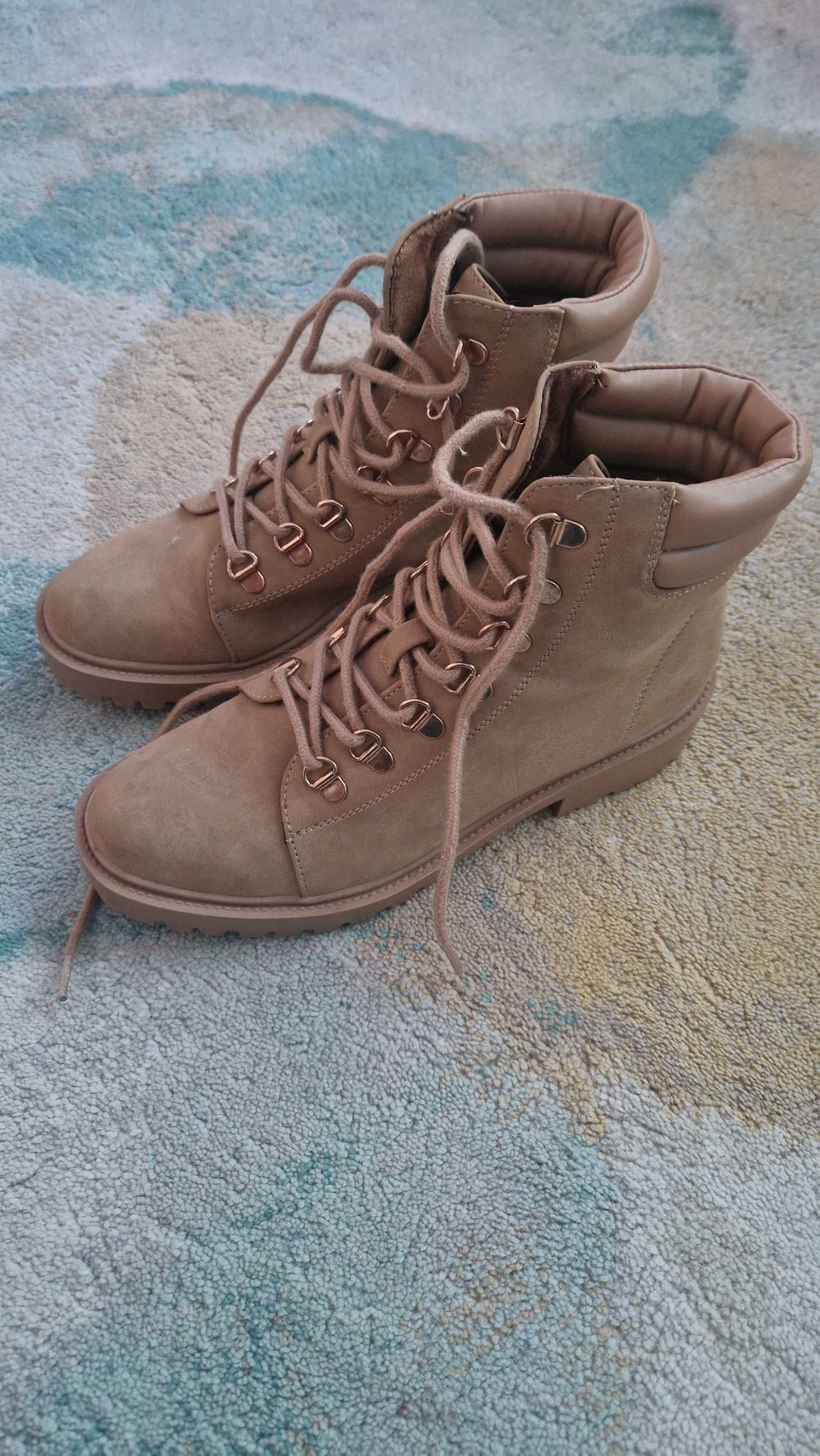 Botas cor camel para senhora
