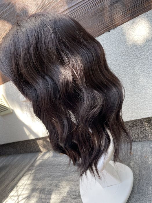 Brązowa peruka krótka ciemne kręcone włosy brąz fale