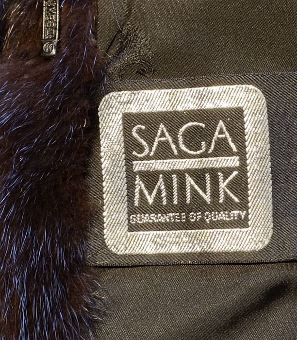 Dlugie futro z ekskluzywnych norek . Mało używane.