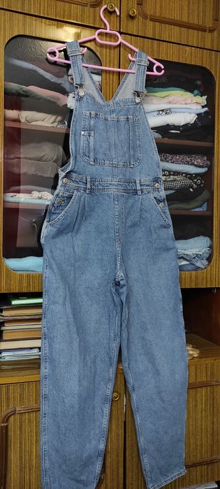 Продаю джинсовый комбинезон ,,мом,, б/у в отличном состоянии, размер L
