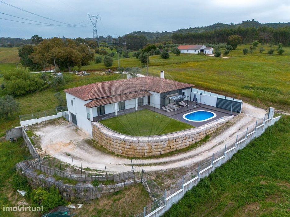 Moradia T4 para venda