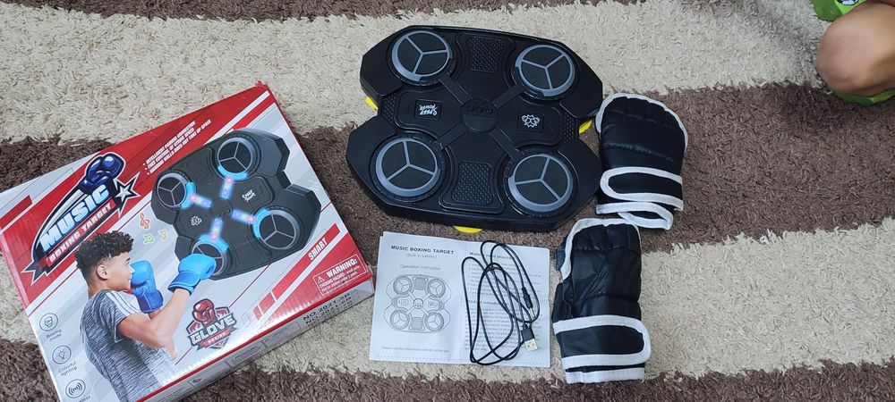 Бокс. Настінний боксерський тренажер