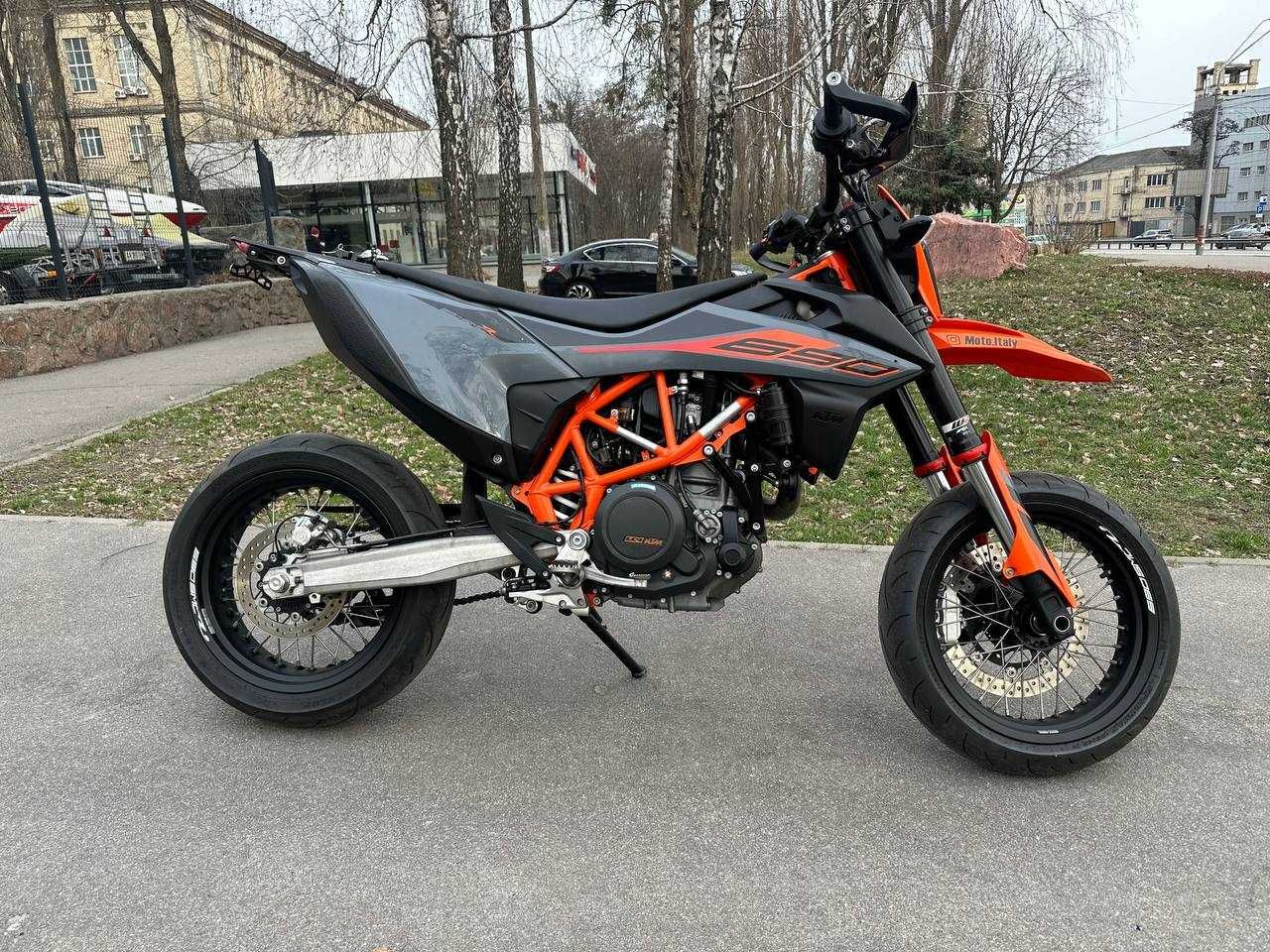 Мотоцикл KTM SMC 690R 2021 рік