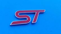 Nowy przyklejany metal emblemat ST czerwony znaczek logo do FORD