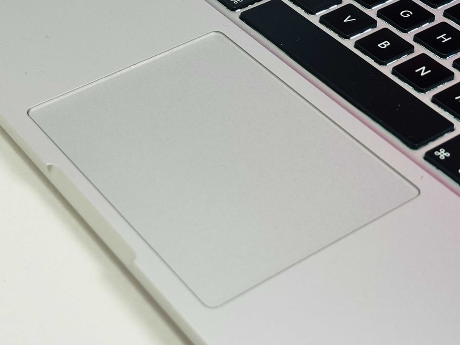 MacBook Pro 13 2015 i5 8GB RAM 256GB SSD Silver Super Stan