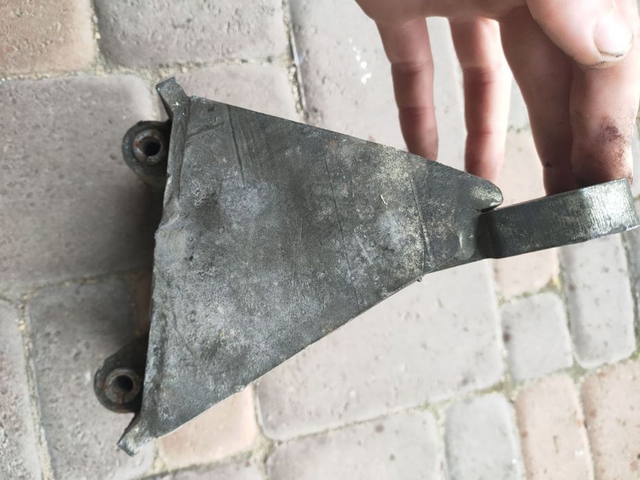 Кронштейн компрессора Рефрижератора Volkswagen Крафтер 2.0, 2.5