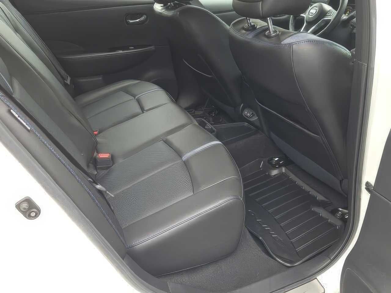 2022 Nissan LEAF SL PLUS