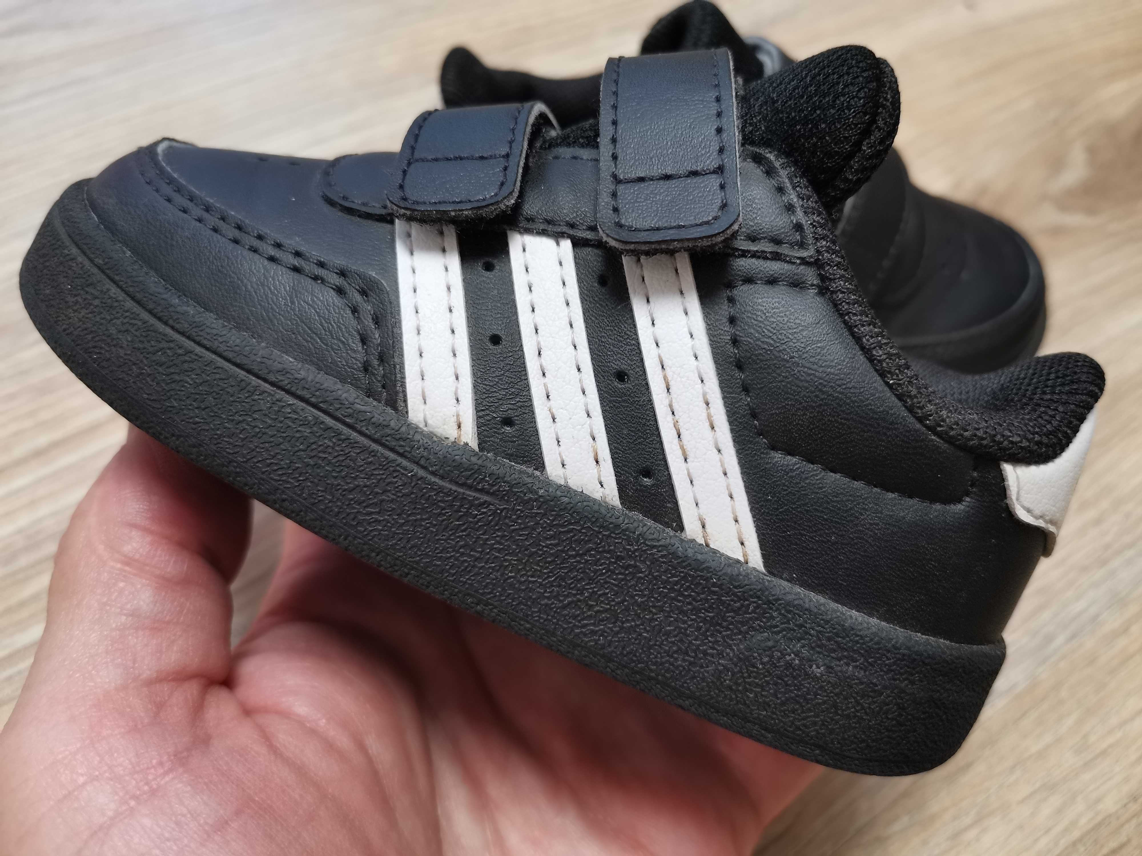 Продам кросівочки Adidas Breaknet Lifestyle Court 22 розміру.